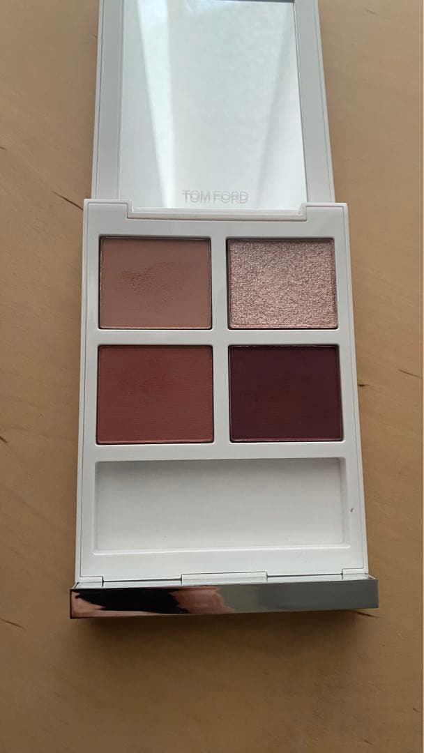 トムフォード　ソレイユ アイ カラー クォード 01SN シャレー ミンク