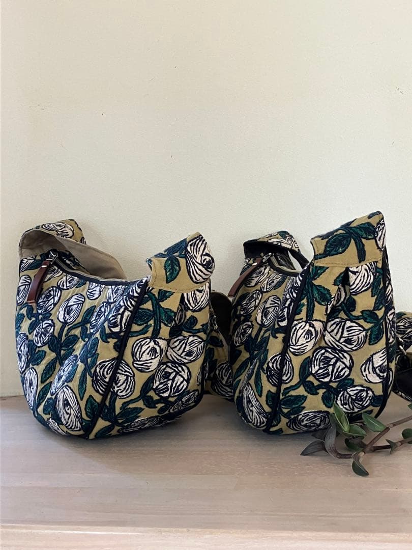 専用出品です rosy khakiボディーバッグ