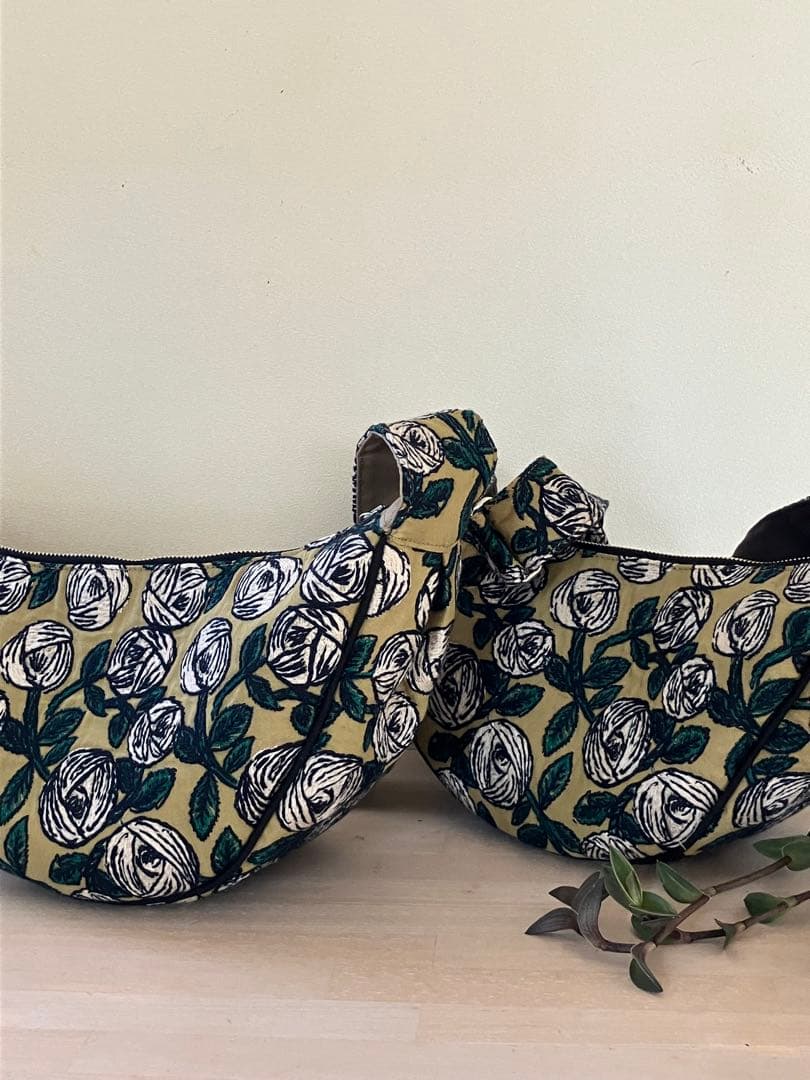 専用出品です rosy khakiボディーバッグ