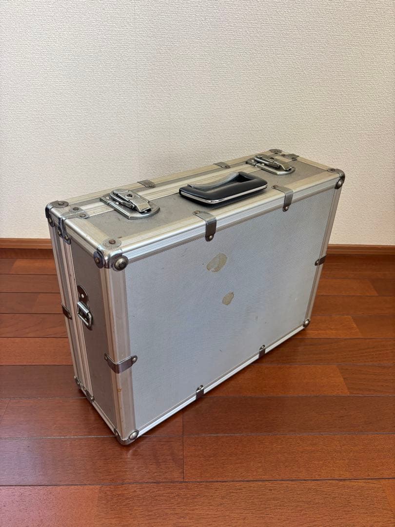 AKAI（アカイ）のポータブルビデオカメラとその関連機器一式 (ジャンク品)