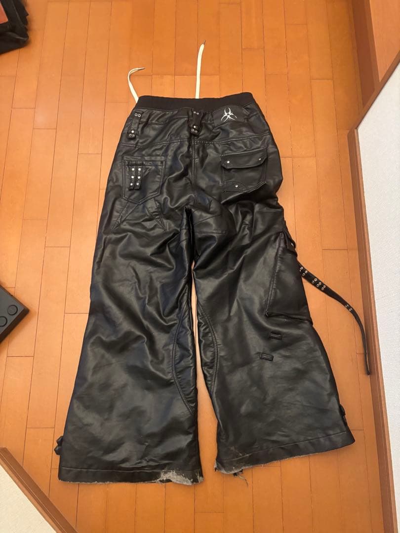 COZY WORLDWIDE コジーワールドワイドレザーカーゴパンツ