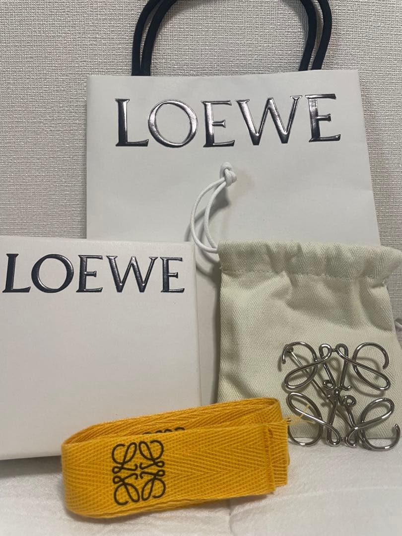 LOEWE アナグラム ブローチ メタル製 （ほぼ未使用）