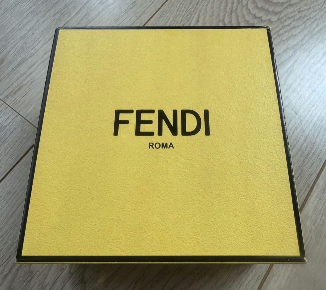 【新品•未使用】フェンディ（FENDI）バレッタ