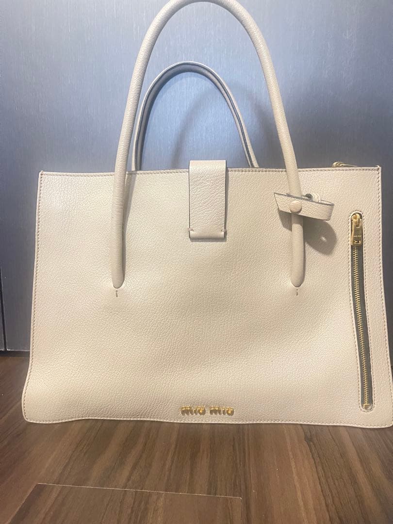 MIU MIU ベージュ レザー トートバッグ
