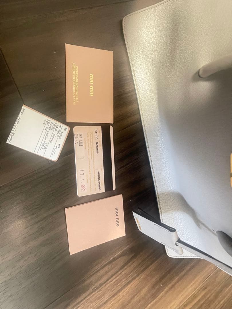 MIU MIU ベージュ レザー トートバッグ