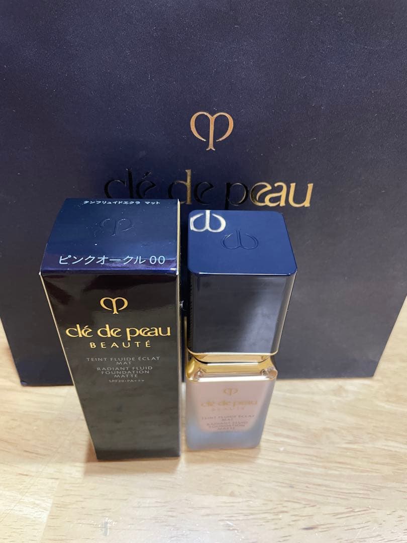 クレ・ド・ポー ボーテタンフリュイドエクラ マットピンクオ－クル00