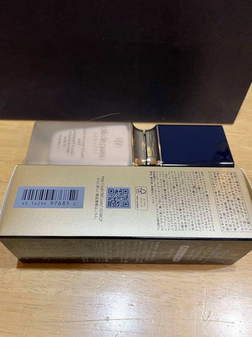 クレ・ド・ポー ボーテタンフリュイドエクラ マットピンクオ－クル00