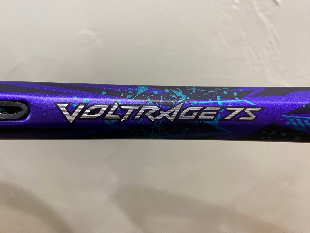 『一度のみ使用 ほぼ新品』　YONEX VOLTRAGE 7S ケース付き