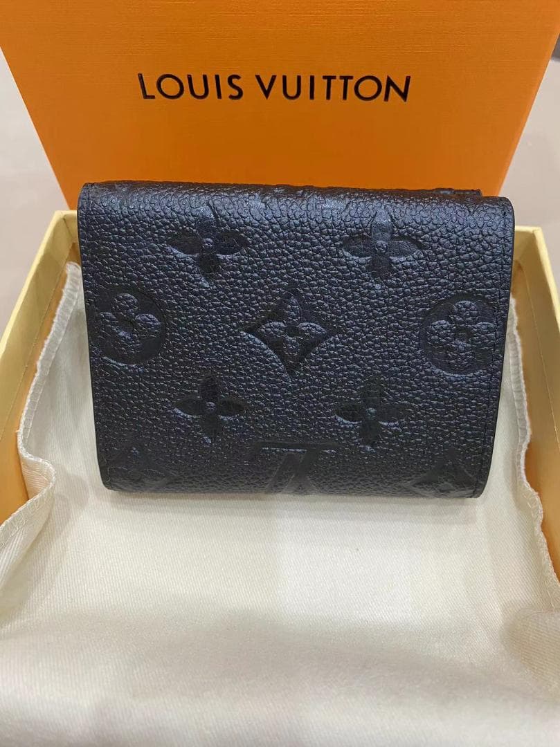 美品ポルトフォイユ・ヴィクトリーヌ アンプラント