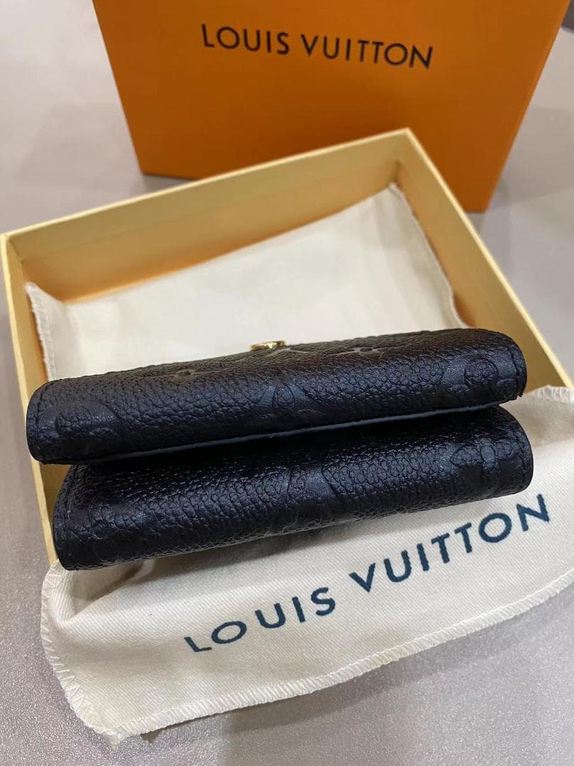 美品ポルトフォイユ・ヴィクトリーヌ アンプラント