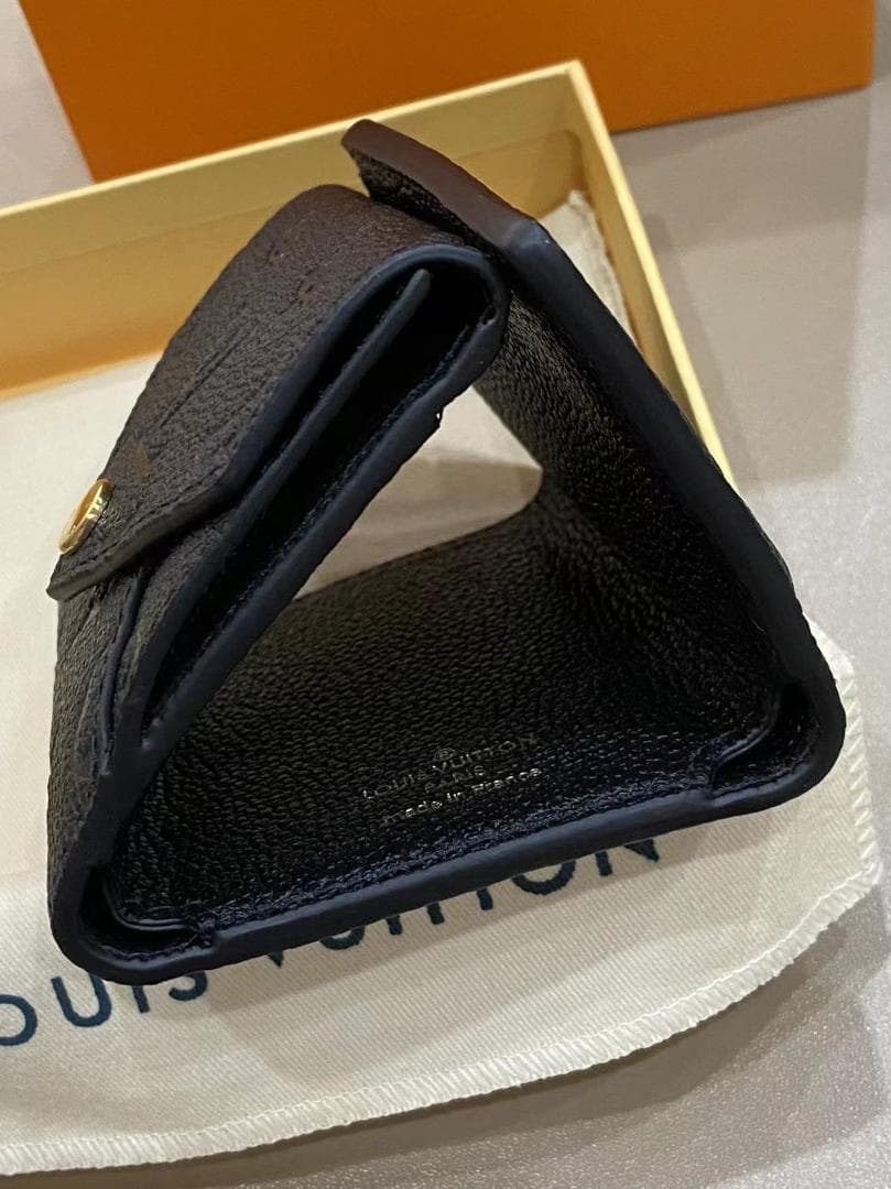 美品ポルトフォイユ・ヴィクトリーヌ アンプラント