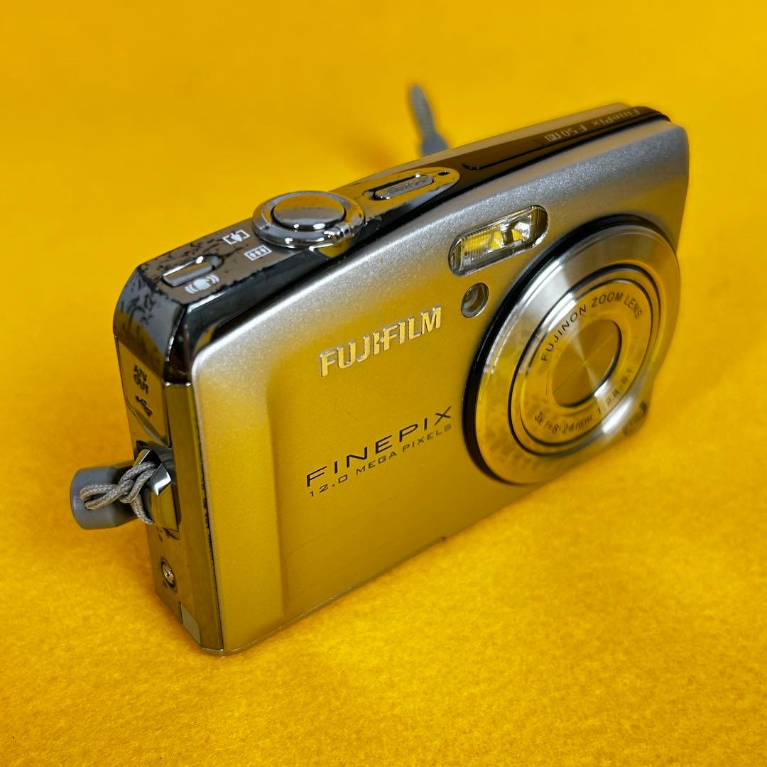 FUJIFILM FinePix F50fd シルバー 動作確認済み
