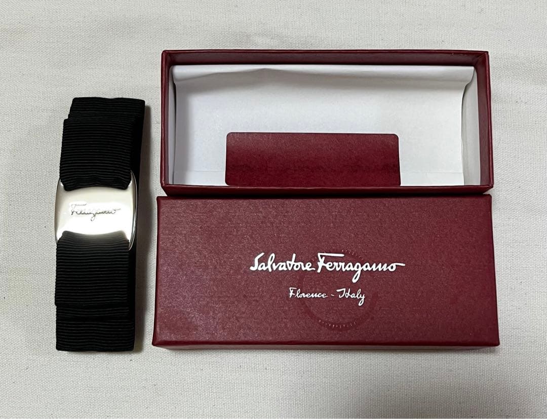 Salvatore Ferragamo フェラガモ　バレッタ　ブラック×シルバー