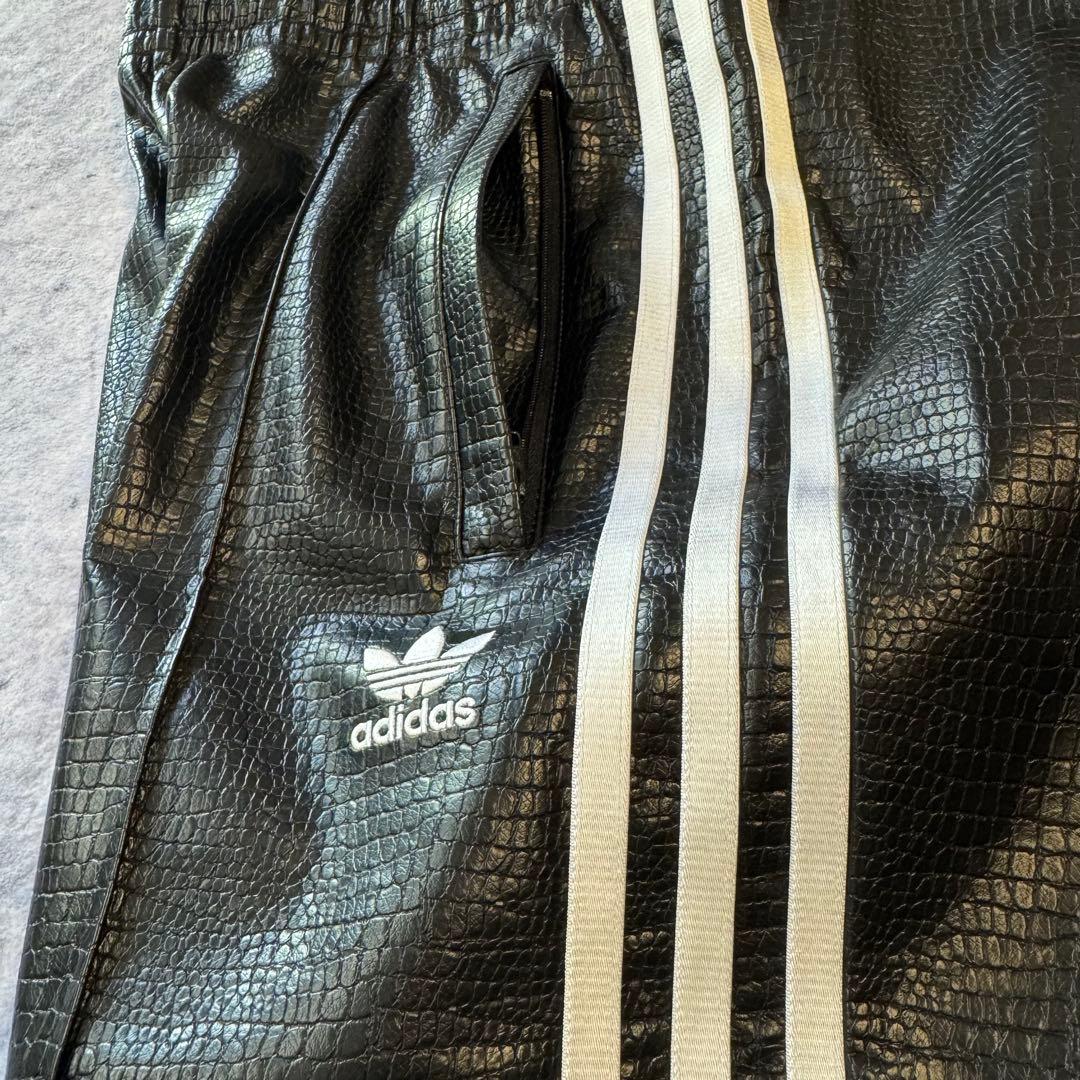 【新品】　アディダス　クロコ フェイクレザー トラックパンツ　ジャージ