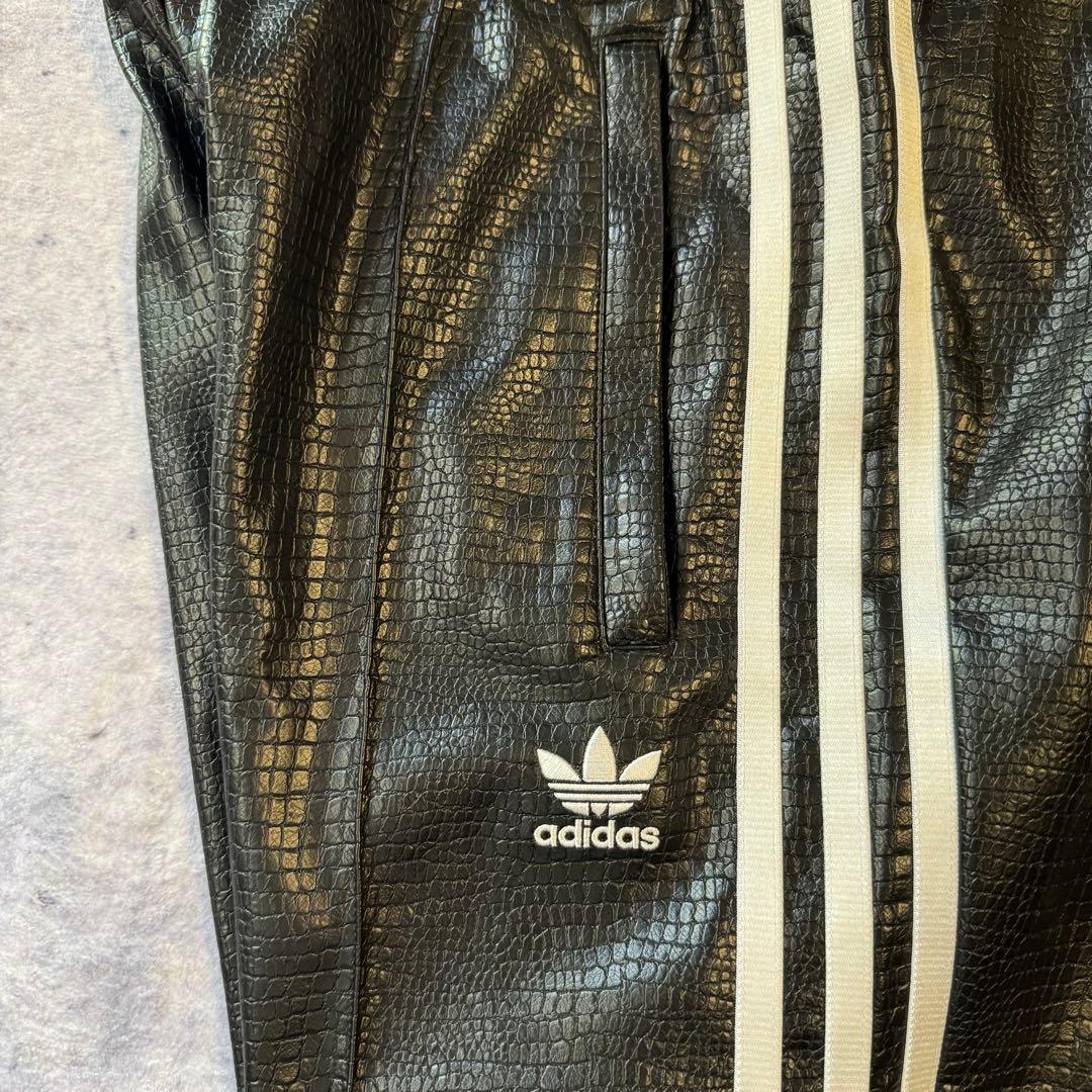 【新品】　アディダス　クロコ フェイクレザー トラックパンツ　ジャージ