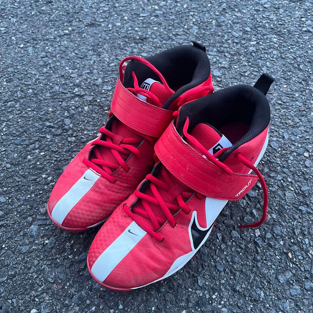 Nike レッド ハイカット スパイク