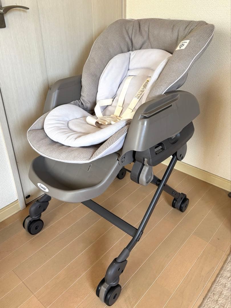 Combi ネムリラ 手動スウィング ハイローチェアー ランチトレー付き　箱付き