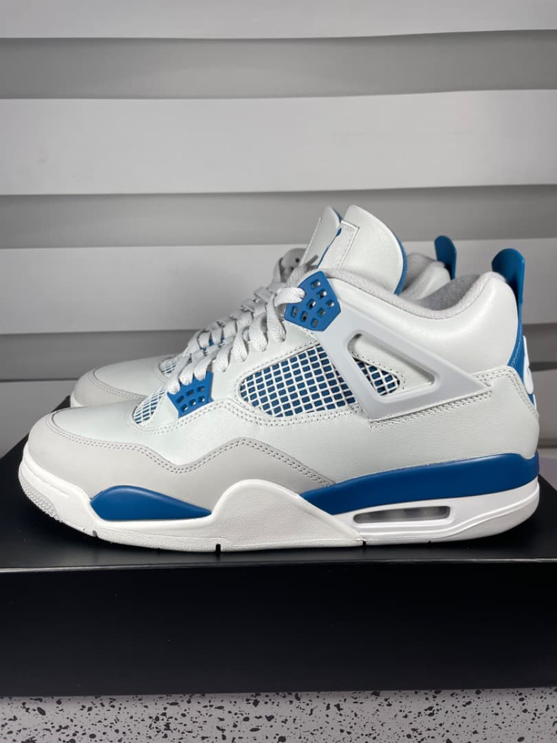 エアジョーダン4 ミリタリーブルー (2024)