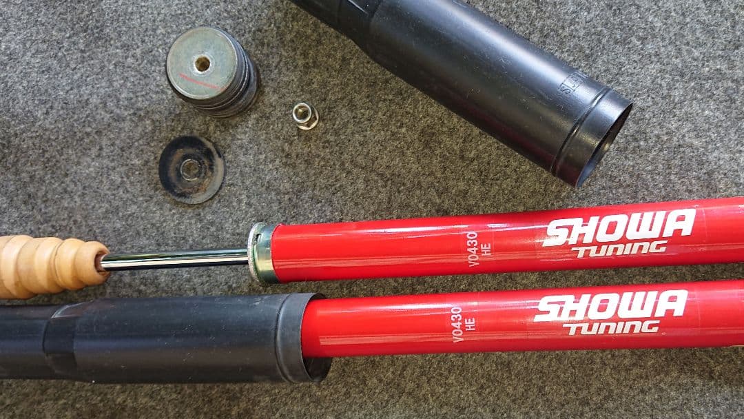 フィット GE8用 (リアのみ)SHOWA製ショックアブソーバー