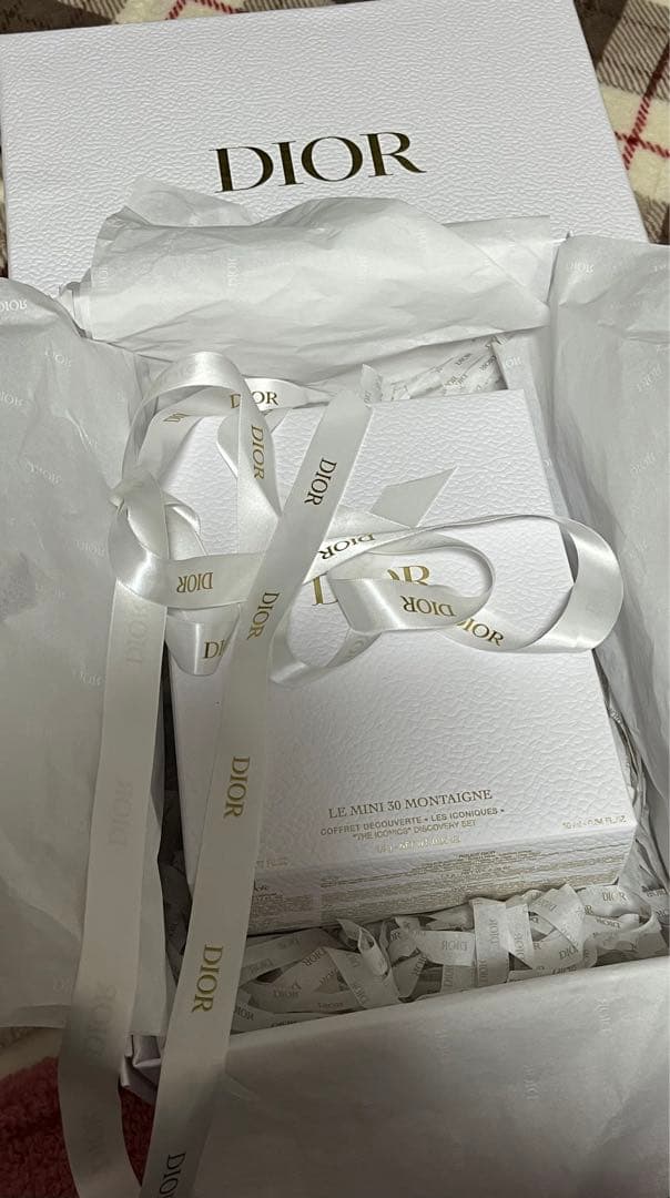 Diorモンテーニュークリスマスコフレ　未開封　箱付き　ミニ巾着プレゼント