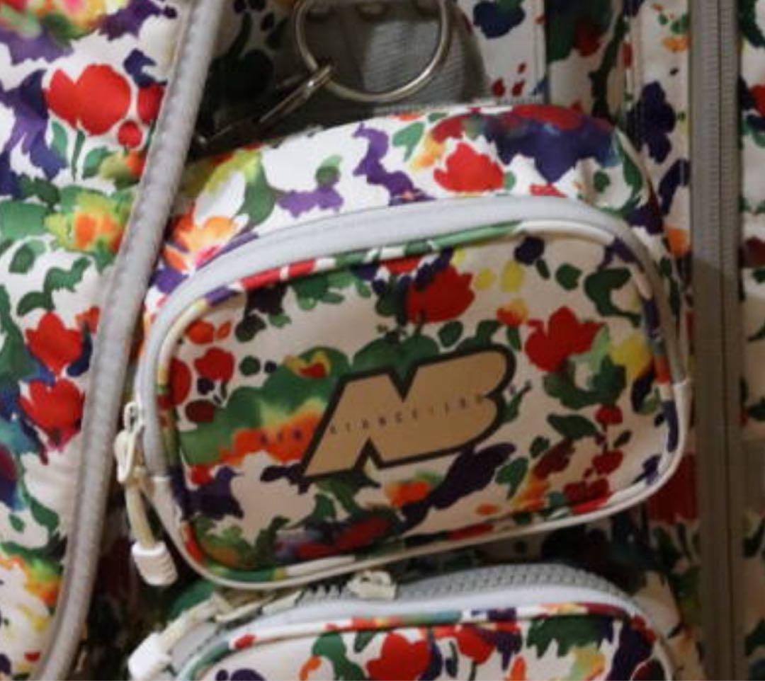 あゆみん　New Balance カラフル花柄 キャディバッグ