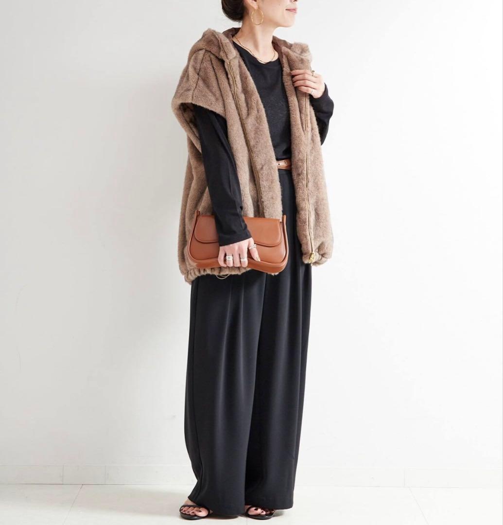 B.C STOCK フード付ミンク調ベスト