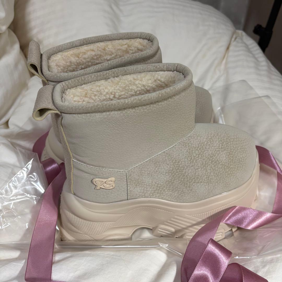 YELLO ベージュ ムートンブーツ Mサイズ