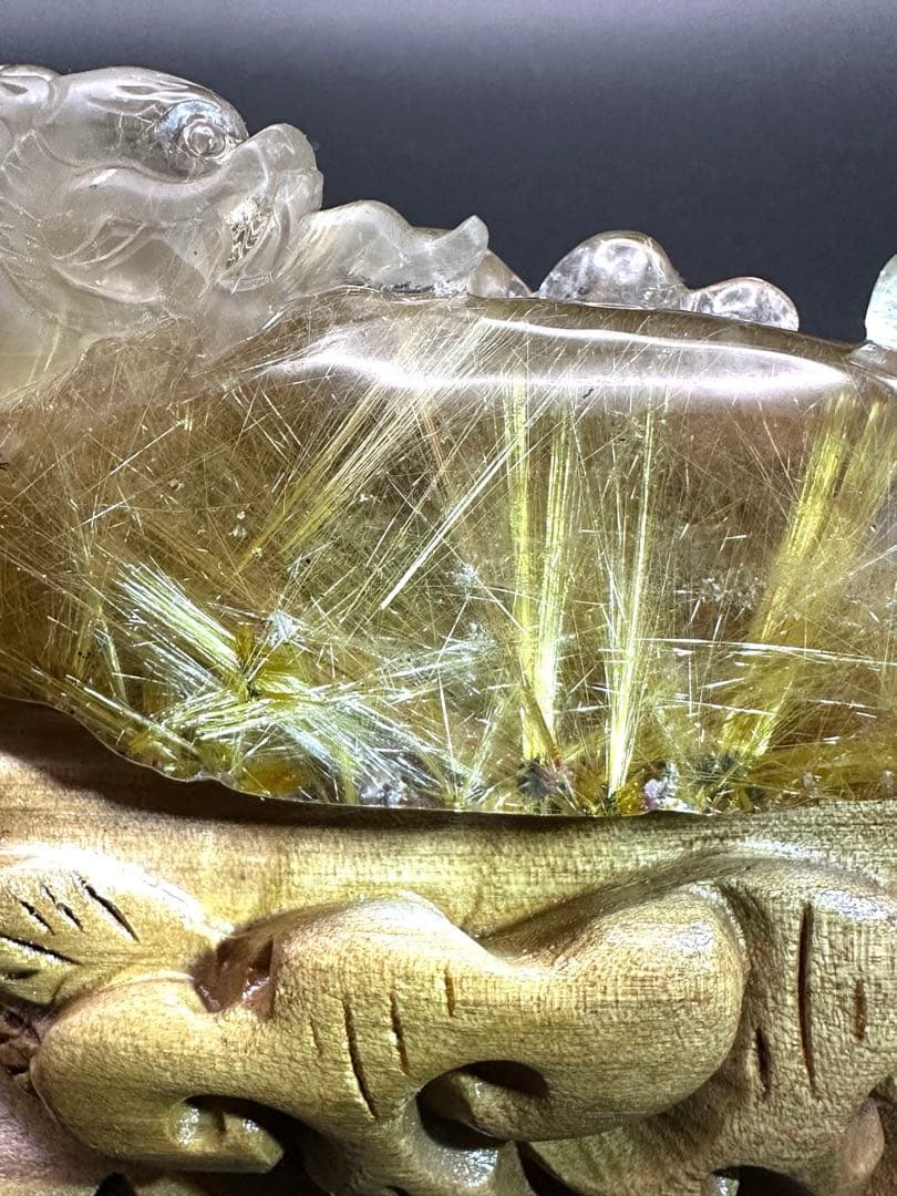 ゴールドルチル彫物（貔貅）台座つき！