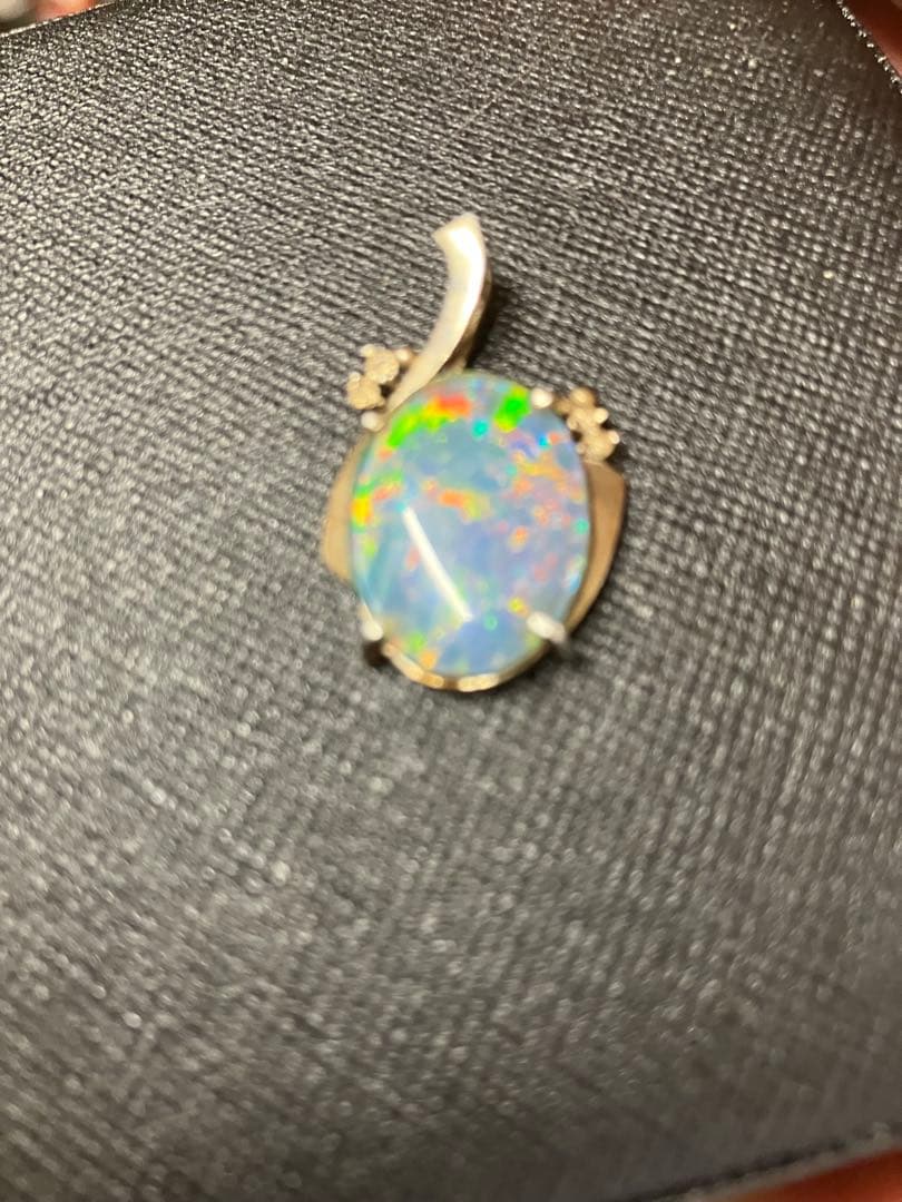 オパール ペンダントトップ(pt900刻印あり)