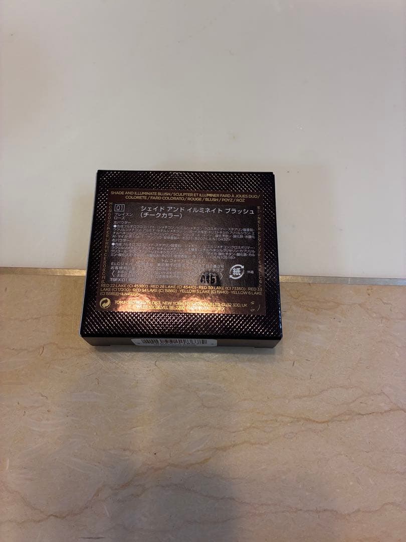 トムフォード　シェイドアンドイルミネイト　ブラッシュ　01 プレイズンローズ