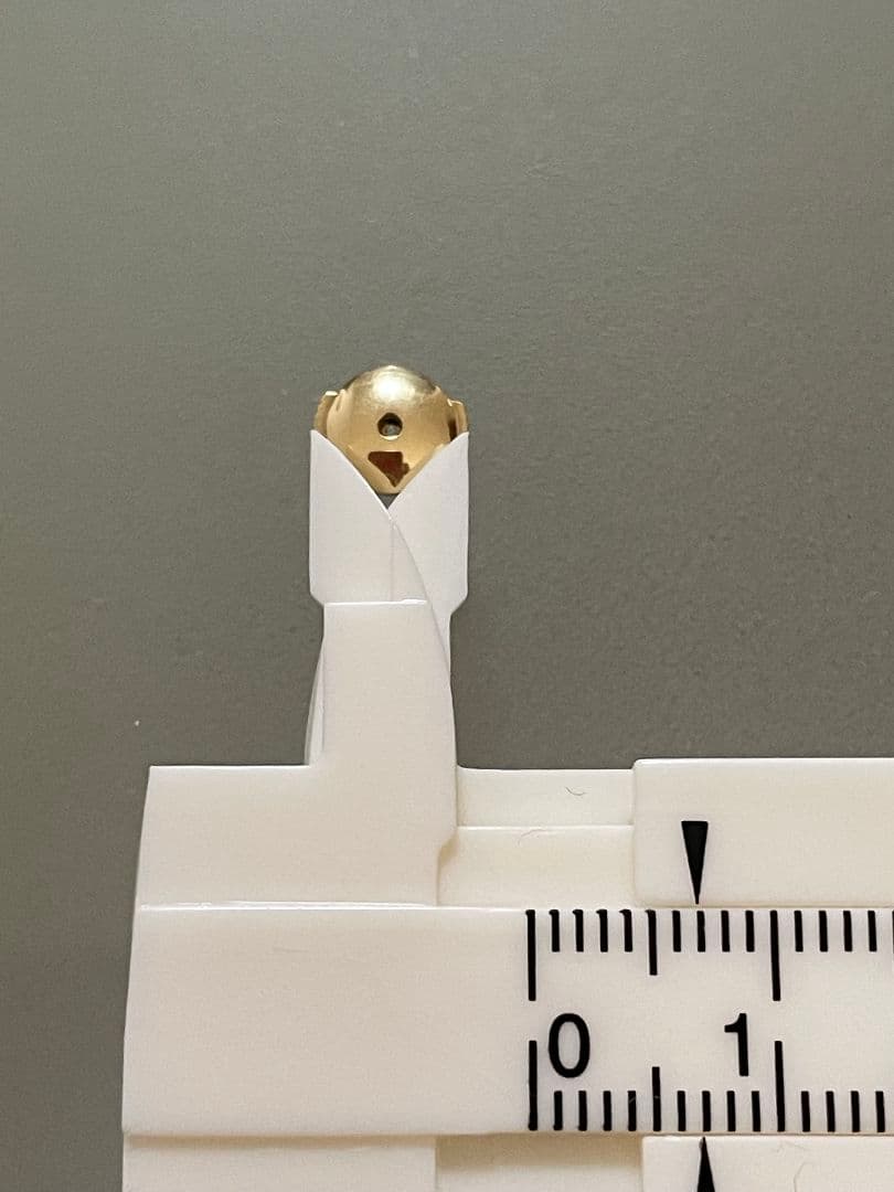 片耳　カルティエピアスキャッチのみ　イエローゴ－ルド750/18K刻印あり