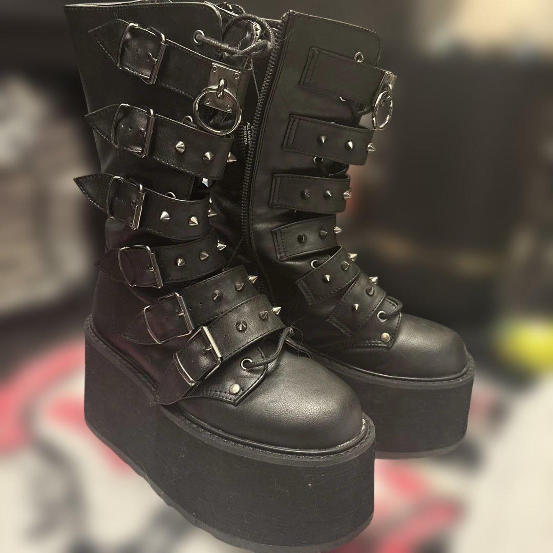 デモニア DEMONIA スタッズ付きブラックロングブーツ