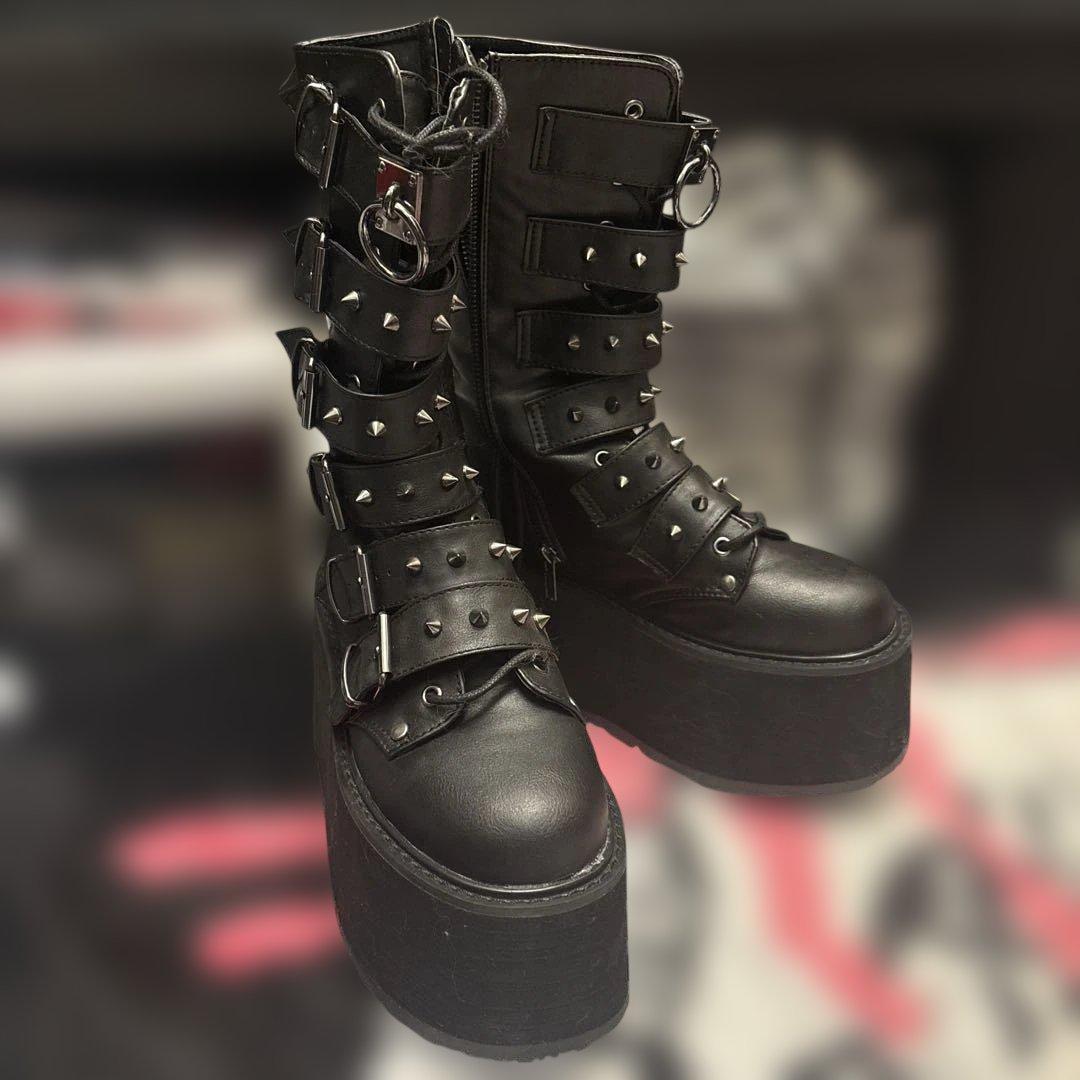 デモニア DEMONIA スタッズ付きブラックロングブーツ
