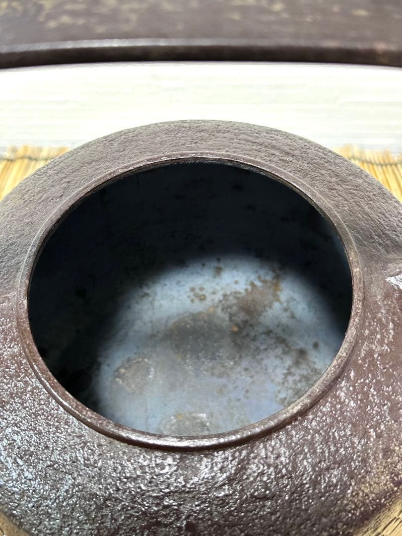 未使用品　南部藩釜師鈴木主膳堂　十代鈴木 忠兵衛(徳之助)作２２型槌目　南部鉄瓶