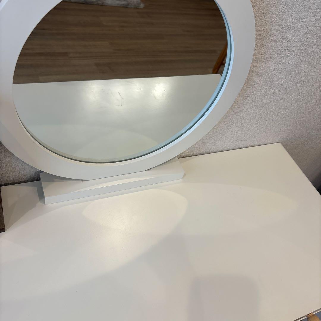 ホワイトドレッサー 丸い鏡付き