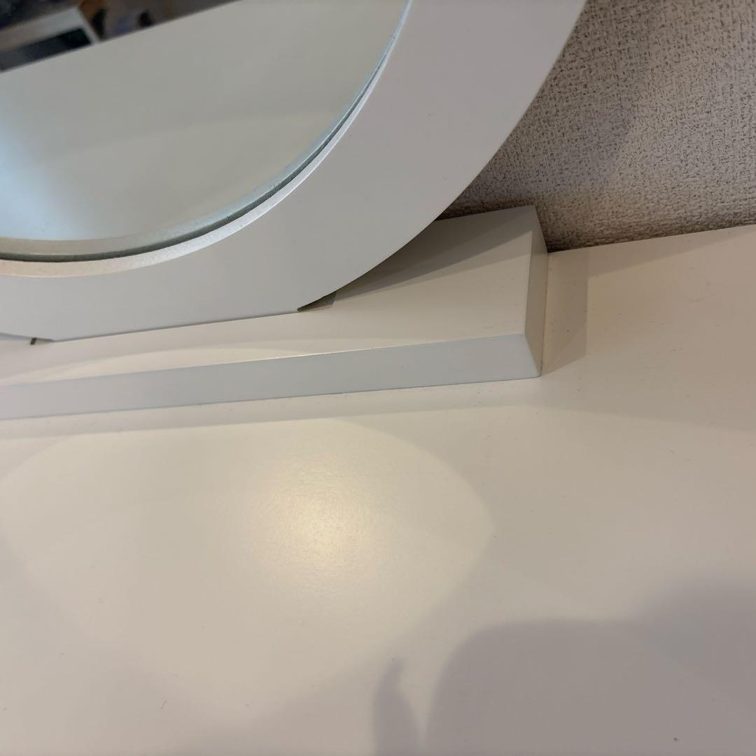 ホワイトドレッサー 丸い鏡付き