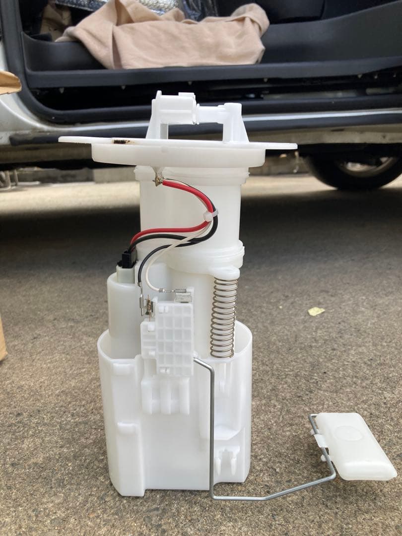 E51エルグランド　型式CBA-MNE51 純正燃料ポンプ新品　パッキン付き