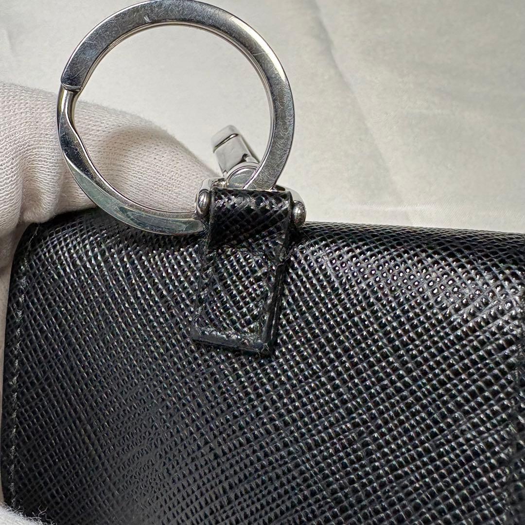 現行【PRADA】AirPods proケース サフィアーノレザー 3角ロゴ 黒