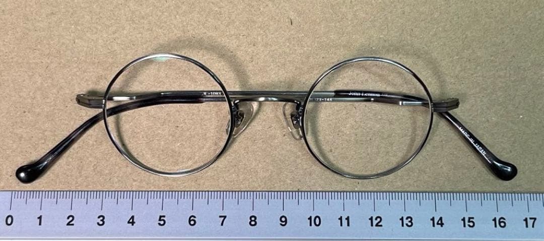 ジョンレノンでスマホ快適！ 手元＋2.0 ハイクラス遠近 日本製 チタン