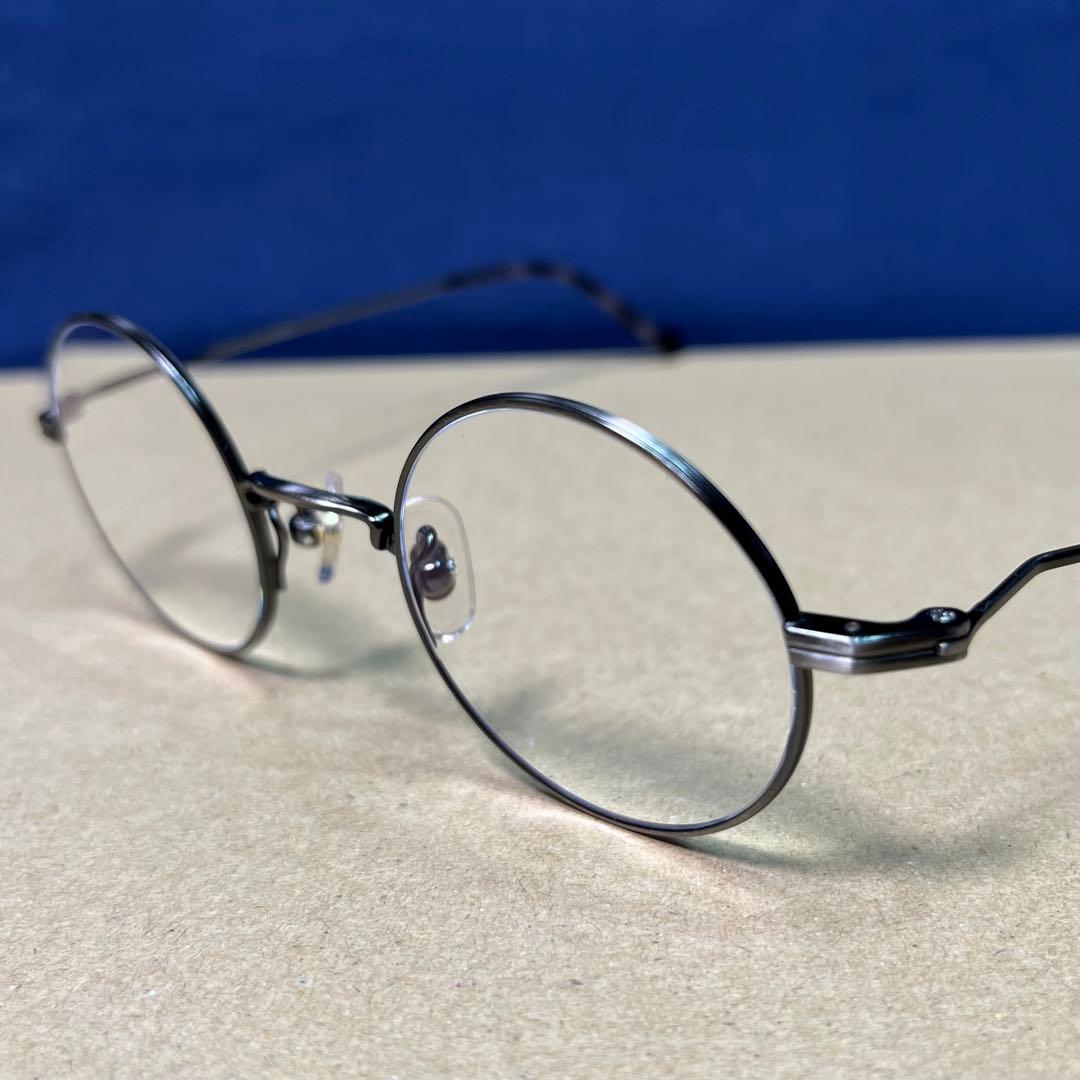 ジョンレノンでスマホ快適！ 手元＋2.0 ハイクラス遠近 日本製 チタン