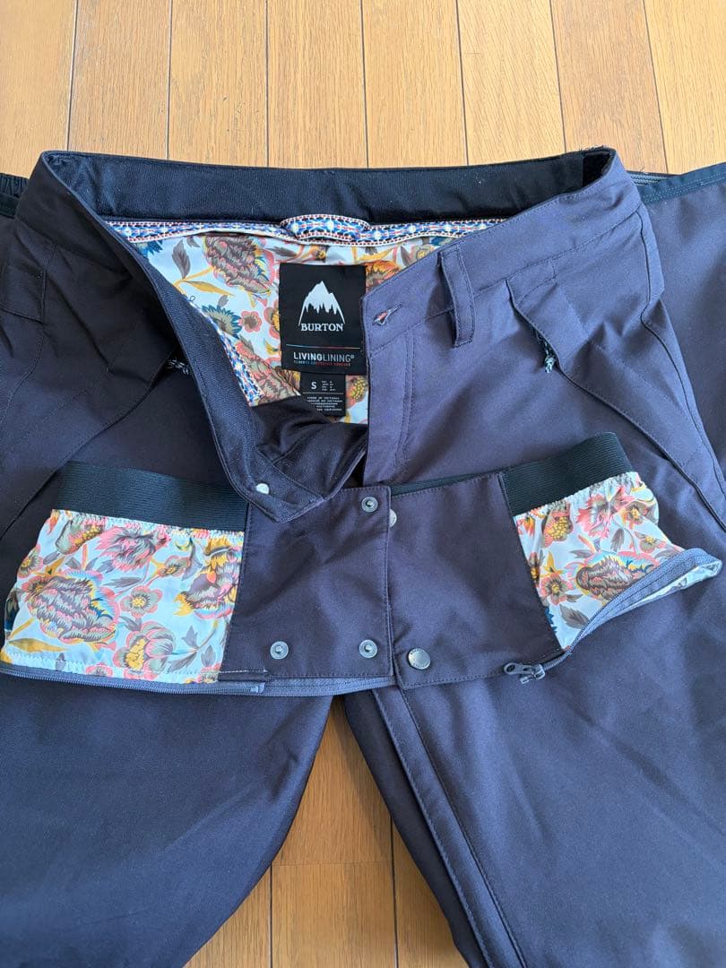 アキとコロ 専用　バートン　レディース　スノーボードパンツ Sサイズ