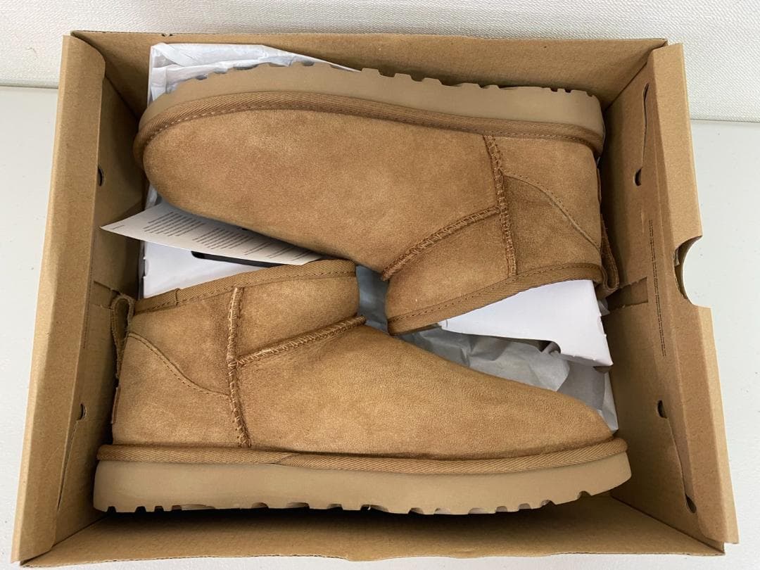 未使用品 UGG アグ クラシック ウルトラ ミニ ムートン ブーツ 24cm