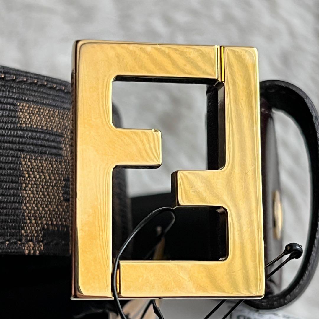 新品未使用✨FENDI フェンディ ズッカ　ゴールド バックル モノグラム