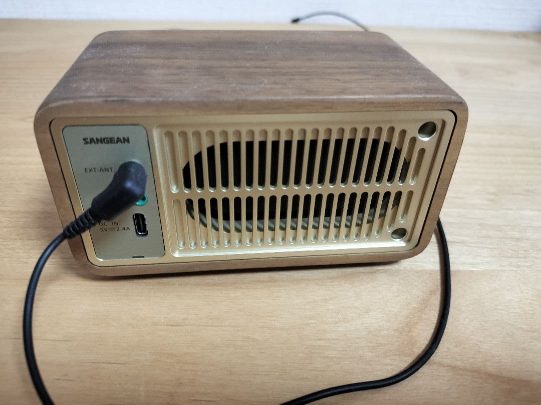 SANGEAN ウッド調ラジオ（表面ゴールド）
