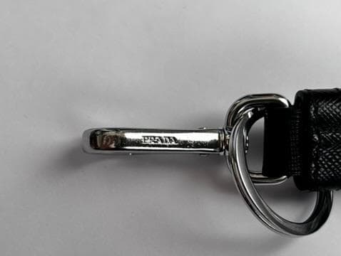 PRADA プラダ キーホルダー 三角ロゴ レザー ブラック