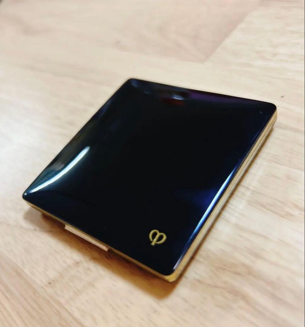 クレドポーボーテ　プードルコンパクトエサンシエルn (エレガントスリム)