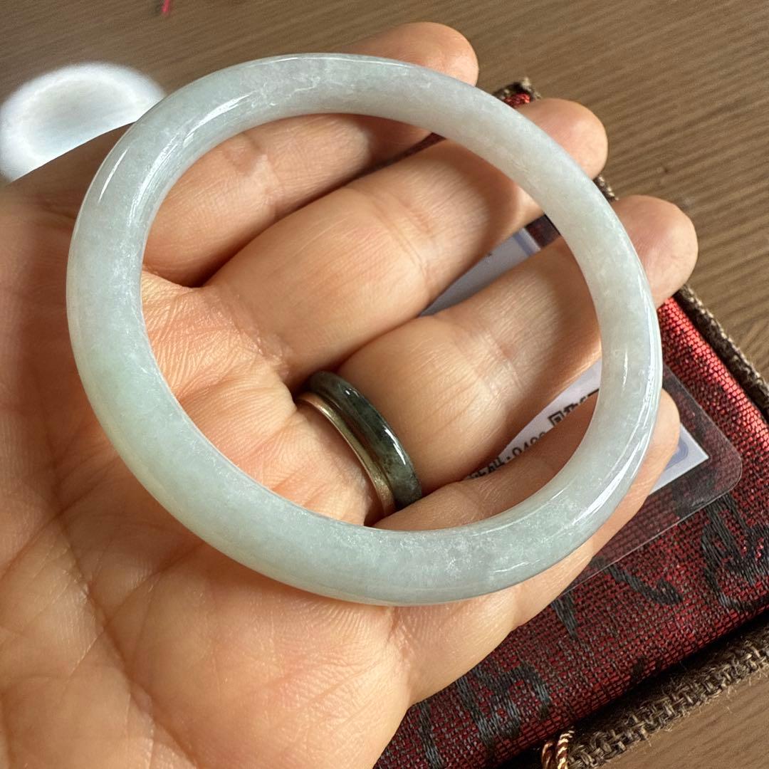 翡翠バングル 鑑定書付き