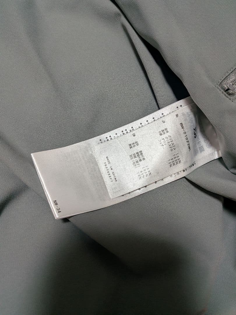 オレンジ フード付き ダウンジャケット