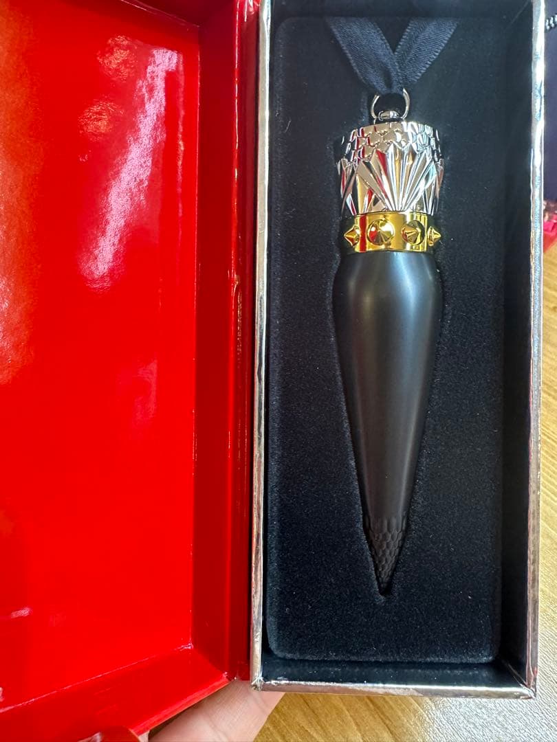 Christian Louboutinリップカラー ルージュ ルブタン 001m