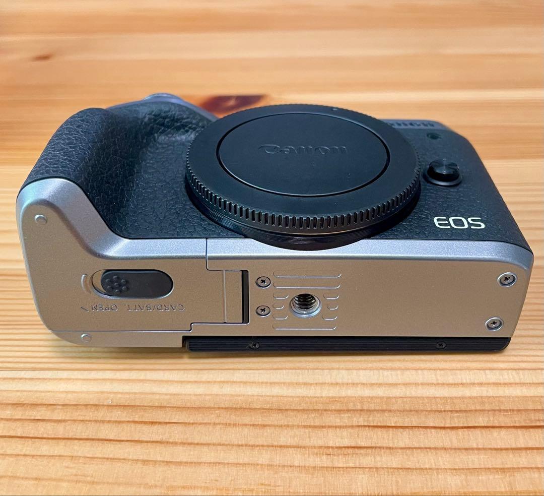 o*r様 Canon EOS M6 Mark II 本体 + 予備バッテリー1個